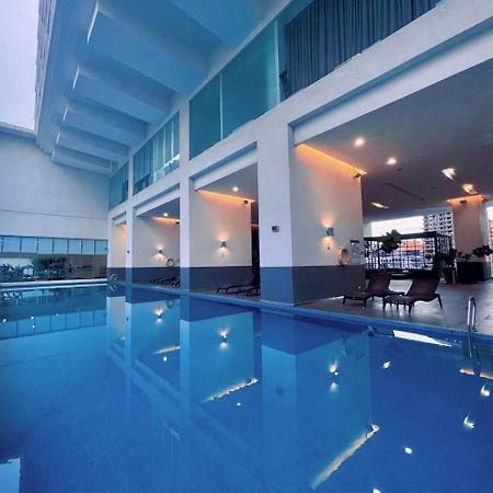 Lux Suites Kl City Pavilion Bukit Bintang With Infinity Pool Kuala Lumpur Bagian luar foto