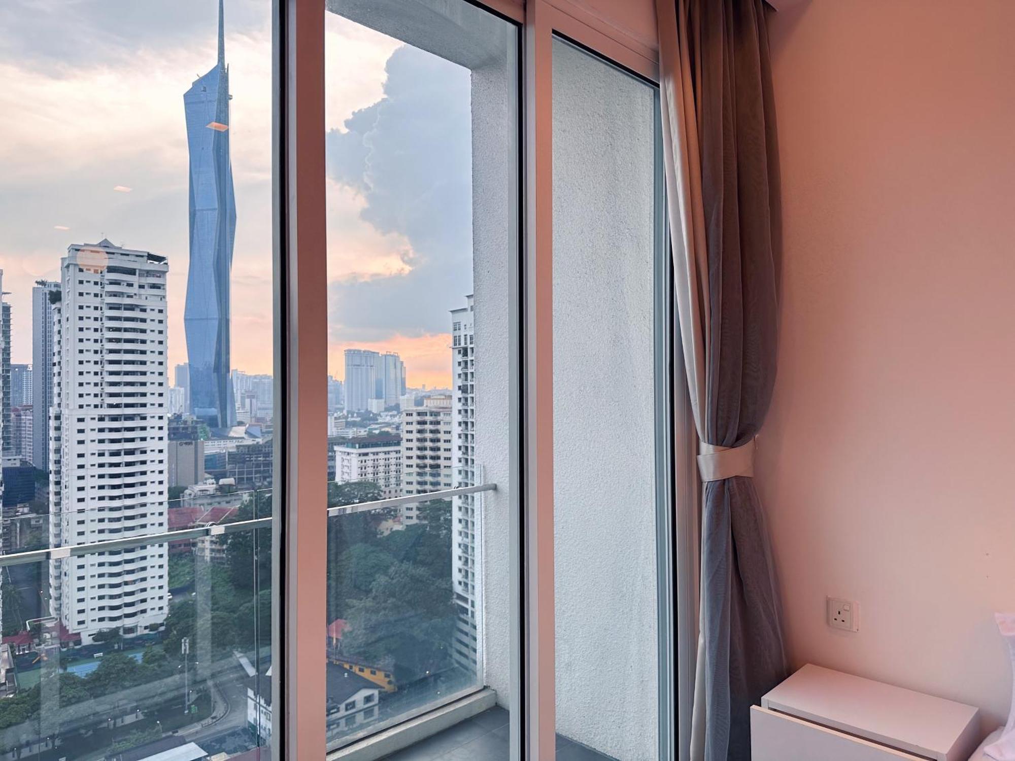 Lux Suites Kl City Pavilion Bukit Bintang With Infinity Pool Kuala Lumpur Bagian luar foto